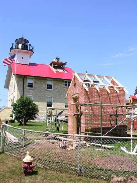 images/Oil_House/16 - Busy site.jpg